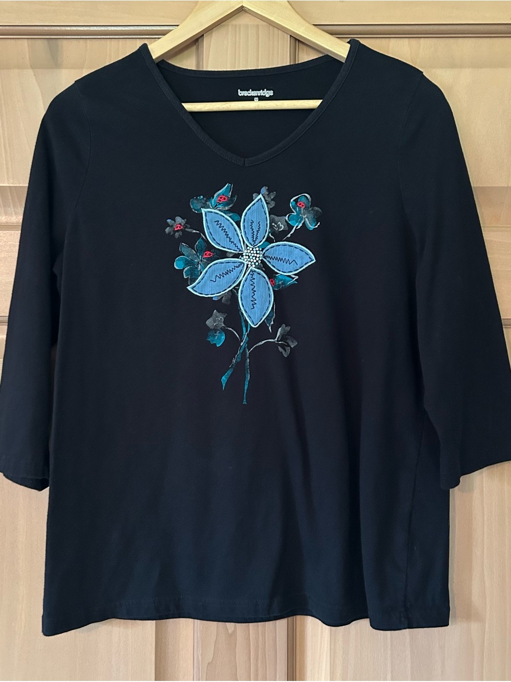 Breckenridge Black Holiday Festive Top Blue Floral Embroidered V-Neck M